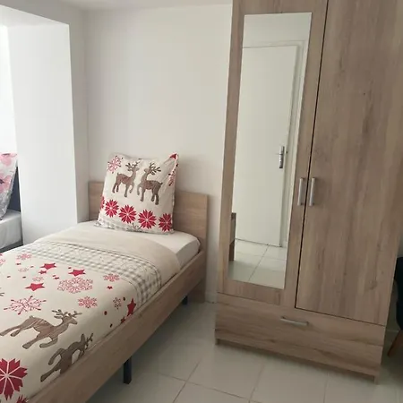 Chaudari Guest House Palaiseau Exterior photo
